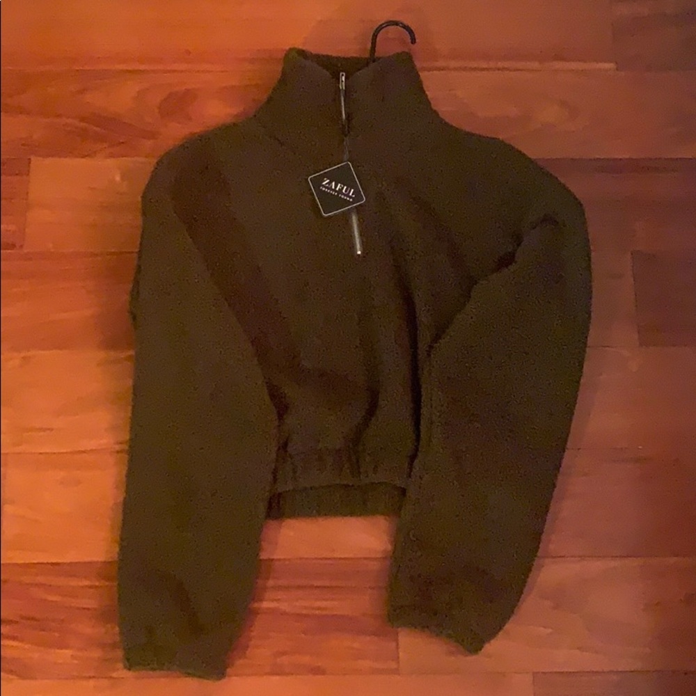 Zaful: Cropped Half Zip Faux Fur Sweatshirt